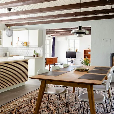 Protected Nature At Thatched Gem *