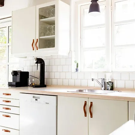 Vakantiehuis Protected Nature At Thatched Gem *