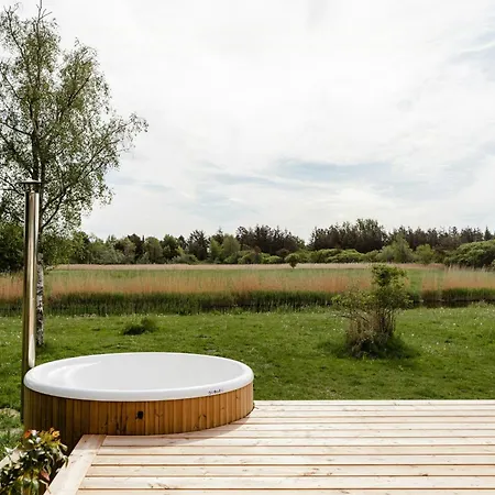 בית נופש Protected Nature At Thatched Gem Gorlev